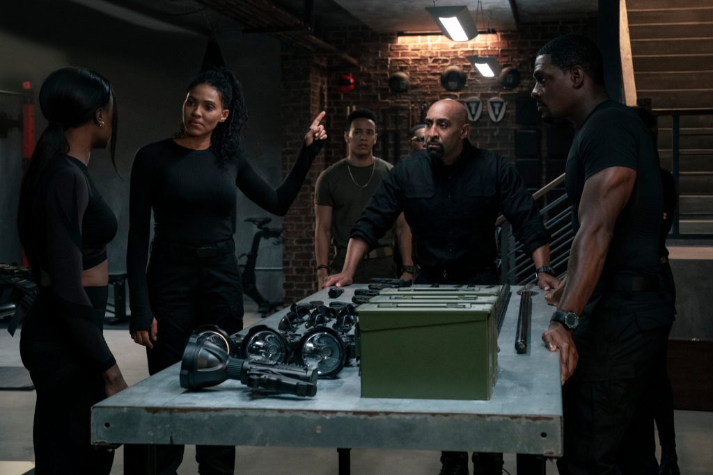 First Kill. (L to R) Imani Lewis as Calliope, Aubin Wise as Talia Burns, Dominic Goodman as Apollo Burns, Phillip Mullings Jr. as Theo Burns, Exie Booker as Mike Franklin, Jason R. Moore as Jack Burns in episode 103 of First Kill. Cr. Brian Douglas/Netflix © 2022