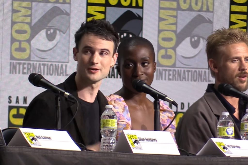 Tom Sturridge (left) at The Sandman SDCC panel 2022. (Center: Vivienne Acheampong, Right: Boyd Holbrook)